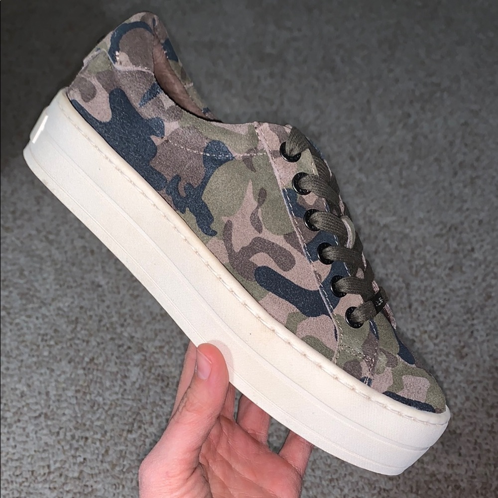 J/Slides -  Green and Cream Sneakers with Camouflage Pattern and Thick Sole
